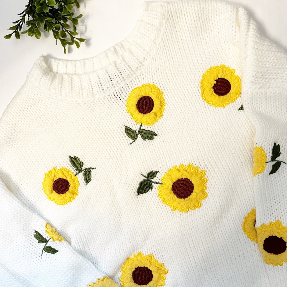 Forever21| Women’s Sunflower Floral Embroidered Sweatwr